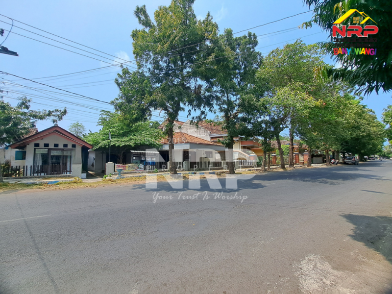 Dijual Rumah Klasik di Tamanbaru - Banyuwangi  Dijual Rumah Klasik di Tamanbaru - Banyuwangi  Dijual Rumah Klasik di Tamanbaru - Banyuwangi&nbsp;
Lokasi Sangat Prospek untuk usaha, kantor, ruang usaha, rumah hunian atau homestay.&nbsp;
Dekat dengan NRP BANYUWANGI