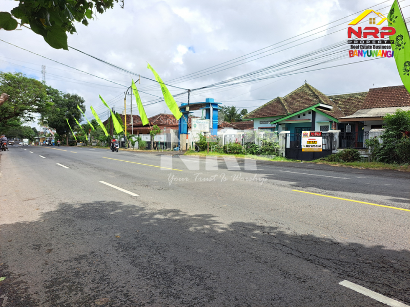 Dijual Rumah Klasik di tepi Jl. Kedayunan- Banyuwangi  Dijual Rumah Klasik di tepi Jl. Kedayunan- Banyuwangi  Dijual Rumah Klasik di tepi Jl. Kedayunan- Banyuwangi&nbsp;
Dekat dengan RTH Kedayunan , Dekat dengan Banyuwangi Theme Park dan Kawasan Perhotelan NRP BANYUWANGI
