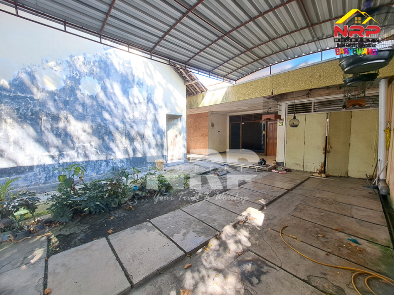 Dijual Rumah KLasik + Ruko di Banyuwangi Kota.  Dijual rumah dan toko murah di Banyuwangi Kota  Dijual Rumah KLasik + Ruko di Banyuwangi Kota.&nbsp;
Berdiri di pusat keramaian kota, Dekat Stadion Diponegoro Banyuwangi
Cocok untuk bisnis, kantor, maupun NRP BANYUWANGI