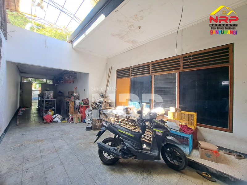 Dijual Rumah KLasik + Ruko di Banyuwangi Kota.  Dijual rumah dan toko murah di Banyuwangi Kota  Dijual Rumah KLasik + Ruko di Banyuwangi Kota.&nbsp;
Berdiri di pusat keramaian kota, Dekat Stadion Diponegoro Banyuwangi
Cocok untuk bisnis, kantor, maupun NRP BANYUWANGI