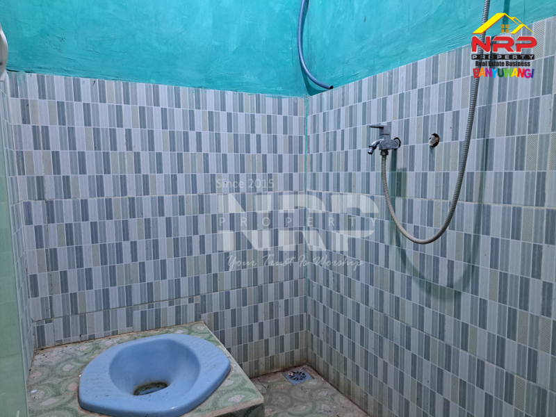 Dijual Rumah Kos 2 Lantai di Kertosari - Banyuwangi Jual rumah kos Banyuwangi Kota  Dijual Rumah Kos 2 Lantai di Kertosari - Banyuwangi
Dekat dengan SMP Unggulan Al- Anwari. 6 Menit dari kampus UNIBA Banyuwangi&nbsp;

LT/LB :190/200 NRP BANYUWANGI
