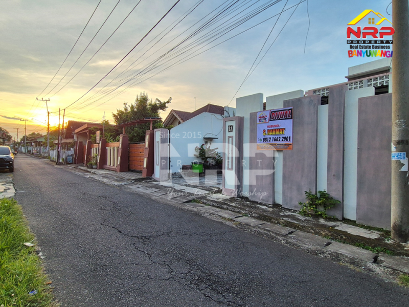 Dijual Rumah Kos Aktif dan Produktif Full Furniture di Tamanbaru - Banyuwangi  Dijual Rumah Kos Aktif dan Produktif Full Furniture di Tamanbaru - Banyuwangi  Dijual Rumah Kos Aktif dan Produktif Full Furniture di Tamanbaru - Banyuwangi&nbsp;
Terletak dikawasan sentra bisnis dan kuliner, pendidikan, dan kantor NRP BANYUWANGI