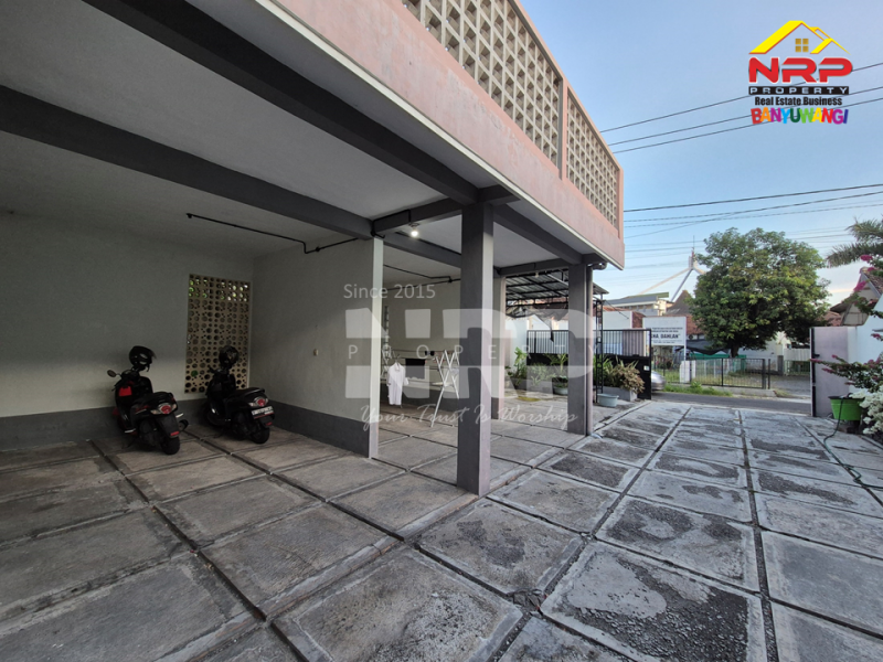 Dijual Rumah Kos Aktif dan Produktif Full Furniture di Tamanbaru - Banyuwangi  Dijual Rumah Kos Aktif dan Produktif Full Furniture di Tamanbaru - Banyuwangi  Dijual Rumah Kos Aktif dan Produktif Full Furniture di Tamanbaru - Banyuwangi&nbsp;
Terletak dikawasan sentra bisnis dan kuliner, pendidikan, dan kantor NRP BANYUWANGI