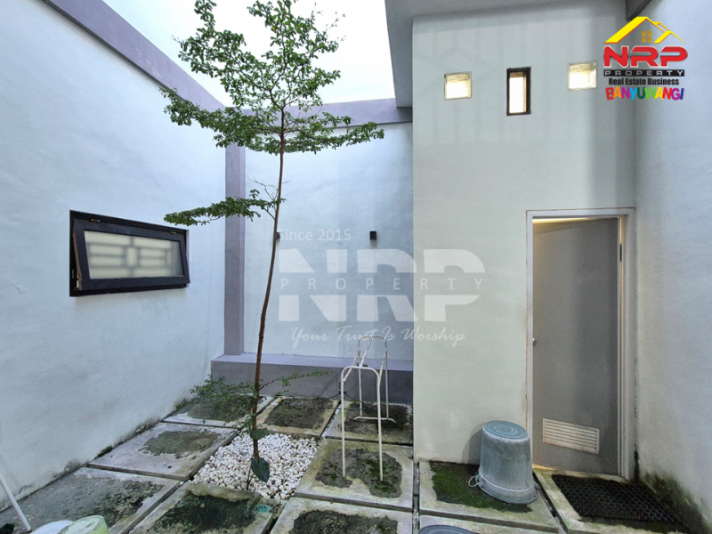 Dijual Rumah Kos Aktif dan Produktif Full Furniture di Tamanbaru - Banyuwangi  Dijual Rumah Kos Aktif dan Produktif Full Furniture di Tamanbaru - Banyuwangi  Dijual Rumah Kos Aktif dan Produktif Full Furniture di Tamanbaru - Banyuwangi&nbsp;
Terletak dikawasan sentra bisnis dan kuliner, pendidikan, dan kantor NRP BANYUWANGI