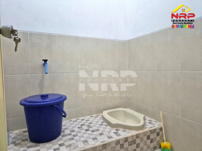 Dijual Rumah Kos Aktif dan Produktif Full Furniture di Tamanbaru - Banyuwangi  Dijual Rumah Kos Aktif dan Produktif Full Furniture di Tamanbaru - Banyuwangi  Dijual Rumah Kos Aktif dan Produktif Full Furniture di Tamanbaru - Banyuwangi&nbsp;
Terletak dikawasan sentra bisnis dan kuliner, pendidikan, dan kantor NRP BANYUWANGI