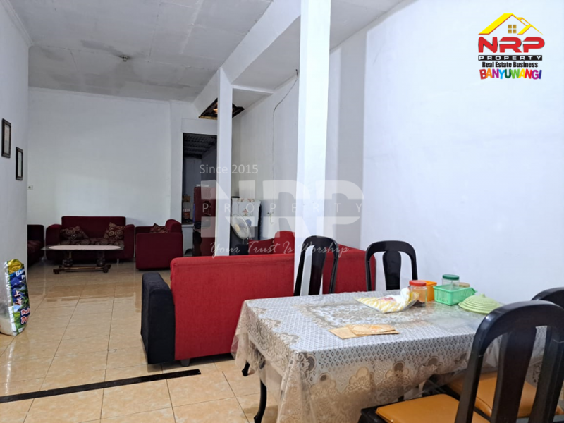 Dijual Rumah Luas 500 Meter dari Jl. Utama Rogojampi- Banyuwangi   Dijual Rumah Luas 500 Meter dari Jl. Utama Rogojampi- Banyuwangi   Dijual Rumah Luas 500 Meter dari Jl. Utama Rogojampi- Banyuwangi&nbsp;&nbsp;
Cocok untuk hunian atau ruang usaha.&nbsp; Dekat dengan Pusat Pendidikan dan NRP BANYUWANGI