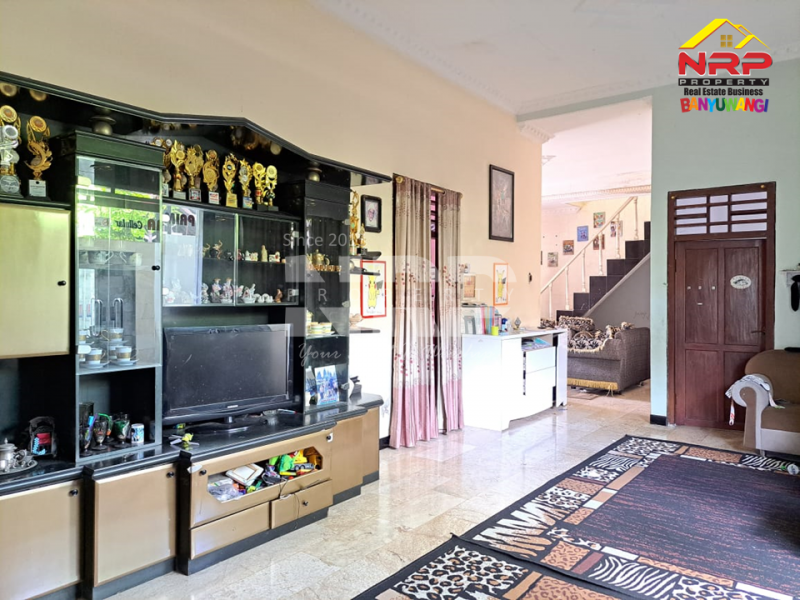 Dijual Rumah Luas 500 Meter dari Jl. Utama Rogojampi- Banyuwangi   Dijual Rumah Luas 500 Meter dari Jl. Utama Rogojampi- Banyuwangi   Dijual Rumah Luas 500 Meter dari Jl. Utama Rogojampi- Banyuwangi&nbsp;&nbsp;
Cocok untuk hunian atau ruang usaha.&nbsp; Dekat dengan Pusat Pendidikan dan NRP BANYUWANGI