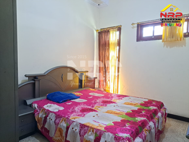 Dijual Rumah Luas 500 Meter dari Jl. Utama Rogojampi- Banyuwangi   Dijual Rumah Luas 500 Meter dari Jl. Utama Rogojampi- Banyuwangi   Dijual Rumah Luas 500 Meter dari Jl. Utama Rogojampi- Banyuwangi&nbsp;&nbsp;
Cocok untuk hunian atau ruang usaha.&nbsp; Dekat dengan Pusat Pendidikan dan NRP BANYUWANGI