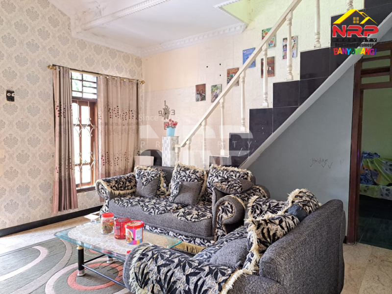 Dijual Rumah Luas 500 Meter dari Jl. Utama Rogojampi- Banyuwangi   Dijual Rumah Luas 500 Meter dari Jl. Utama Rogojampi- Banyuwangi   Dijual Rumah Luas 500 Meter dari Jl. Utama Rogojampi- Banyuwangi&nbsp;&nbsp;
Cocok untuk hunian atau ruang usaha.&nbsp; Dekat dengan Pusat Pendidikan dan NRP BANYUWANGI