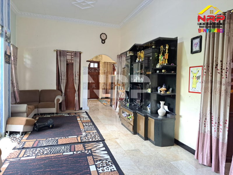 Dijual Rumah Luas 500 Meter dari Jl. Utama Rogojampi- Banyuwangi   Dijual Rumah Luas 500 Meter dari Jl. Utama Rogojampi- Banyuwangi   Dijual Rumah Luas 500 Meter dari Jl. Utama Rogojampi- Banyuwangi&nbsp;&nbsp;
Cocok untuk hunian atau ruang usaha.&nbsp; Dekat dengan Pusat Pendidikan dan NRP BANYUWANGI