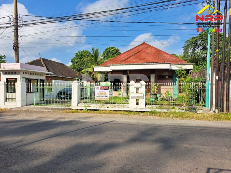 Dijual Rumah Luas 500 Meter dari Jl. Utama Rogojampi- Banyuwangi   Dijual Rumah Luas 500 Meter dari Jl. Utama Rogojampi- Banyuwangi   Dijual Rumah Luas 500 Meter dari Jl. Utama Rogojampi- Banyuwangi&nbsp;&nbsp;
Cocok untuk hunian atau ruang usaha.&nbsp; Dekat dengan Pusat Pendidikan dan NRP BANYUWANGI