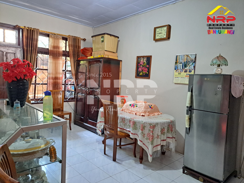Dijual Rumah luas di belakang Santika Banyuwangi ini siap jadi hunian impianmu. Dijual Rumah luas di belakang Santika Banyuwangi ini siap jadi hunian impianmu. Rasakan nuansa klasik yang menenangkan ?
Rumah luas di belakang Santika Banyuwangi ini siap jadi hunian impianmu.
Akses mudah ke pusat kota, suasana tenang, NRP BANYUWANGI