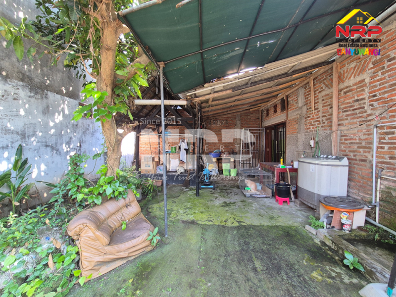 Dijual rumah luas di Kepatihan Banyuwangi Kota  Dijual rumah luas di Kepatihan Banyuwangi Kota  Meski di dalam gang, tapi jangan salah &mdash; lokasinya tetap di jantung kota Banyuwangi!
Cocok buat kamu yang ingin suasana tenang tanpa jauh dari pusat NRP BANYUWANGI