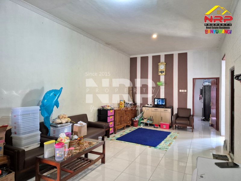 Dijual rumah luas di Kepatihan Banyuwangi Kota  Dijual rumah luas di Kepatihan Banyuwangi Kota  Meski di dalam gang, tapi jangan salah &mdash; lokasinya tetap di jantung kota Banyuwangi!
Cocok buat kamu yang ingin suasana tenang tanpa jauh dari pusat NRP BANYUWANGI