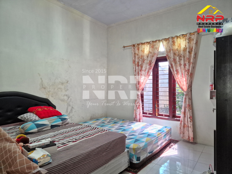 Dijual rumah luas di Kepatihan Banyuwangi Kota  Dijual rumah luas di Kepatihan Banyuwangi Kota  Meski di dalam gang, tapi jangan salah &mdash; lokasinya tetap di jantung kota Banyuwangi!
Cocok buat kamu yang ingin suasana tenang tanpa jauh dari pusat NRP BANYUWANGI