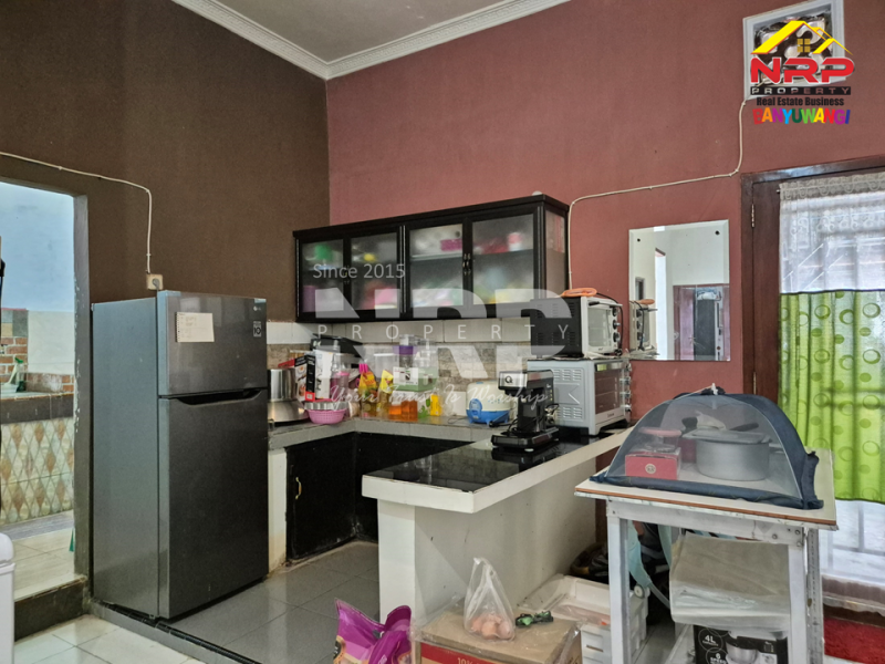 Dijual rumah luas di Kepatihan Banyuwangi Kota  Dijual rumah luas di Kepatihan Banyuwangi Kota  Meski di dalam gang, tapi jangan salah &mdash; lokasinya tetap di jantung kota Banyuwangi!
Cocok buat kamu yang ingin suasana tenang tanpa jauh dari pusat NRP BANYUWANGI