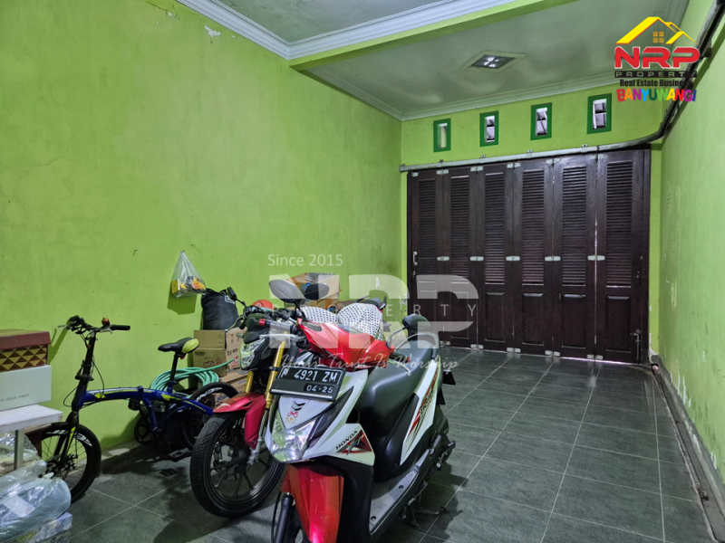 Dijual Rumah Luas, Harga Menarik di Agus Salim -  Banyuwangi Dijual rumah luas murah di Tamanbaru Banyuwangi  Dijual Rumah Luas, Harga Menarik di Agus Salim -&nbsp; Banyuwangi
Ideal untuk investasi rumah kos atau keluarga yang butuh ruang ekstra&nbsp;
Lingkungan NRP BANYUWANGI