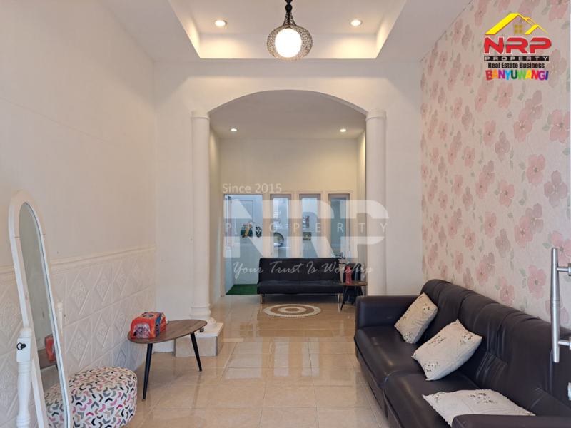 Dijual Rumah Luas Hook di Perum. Griya Wiyata Banyuwangi Dijual Rumah Luas Hook di Perum. Griya Wiyata Banyuwangi Dijual Rumah Luas Hook di Perum. Griya Wiyata Banyuwangi
Berada di depan Fasum, Menghadap Selatan Timur, Rumah sangat rindang dan nyaman
Perumahan One get NRP BANYUWANGI