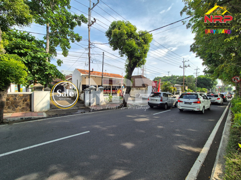 Dijual Rumah Luas Pusat Kota di JL. Adi Sucipto - Banyuwangi Dijual Rumah Luas Pusat Kota di JL. Adi Sucipto - Banyuwangi Dijual Rumah Luas Pusat Kota di JL. Adi Sucipto - Banyuwangi
Lokasi terletak di Ruas Jalan Utama Kota Banyuwangi
Lingkungan Kantor Dinas Pemerintahan, NRP BANYUWANGI