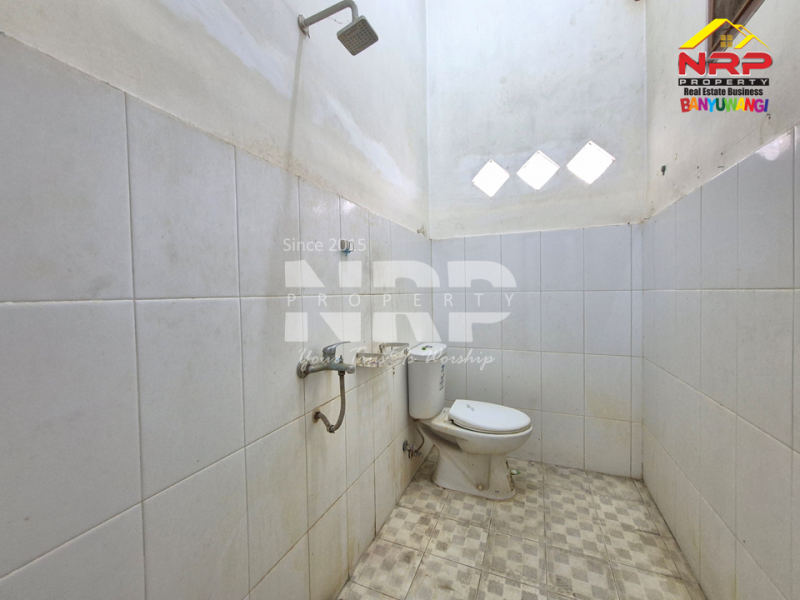 Dijual Rumah Luas Pusat Kota di JL. Adi Sucipto - Banyuwangi Dijual Rumah Luas Pusat Kota di JL. Adi Sucipto - Banyuwangi Dijual Rumah Luas Pusat Kota di JL. Adi Sucipto - Banyuwangi
Lokasi terletak di Ruas Jalan Utama Kota Banyuwangi
Lingkungan Kantor Dinas Pemerintahan, NRP BANYUWANGI