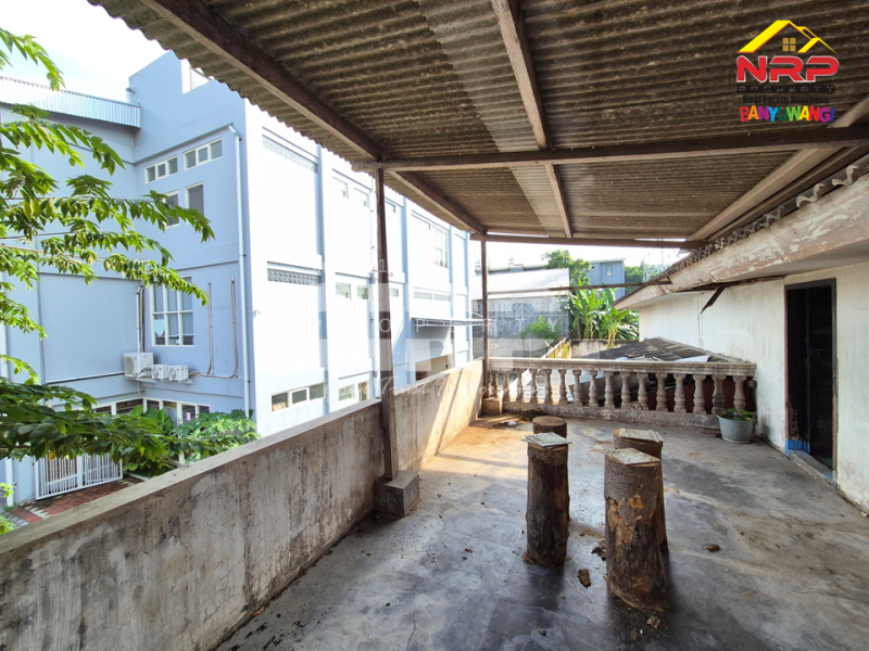 Dijual Rumah Luas Pusat Kota di JL. Adi Sucipto - Banyuwangi Dijual Rumah Luas Pusat Kota di JL. Adi Sucipto - Banyuwangi Dijual Rumah Luas Pusat Kota di JL. Adi Sucipto - Banyuwangi
Lokasi terletak di Ruas Jalan Utama Kota Banyuwangi
Lingkungan Kantor Dinas Pemerintahan, NRP BANYUWANGI