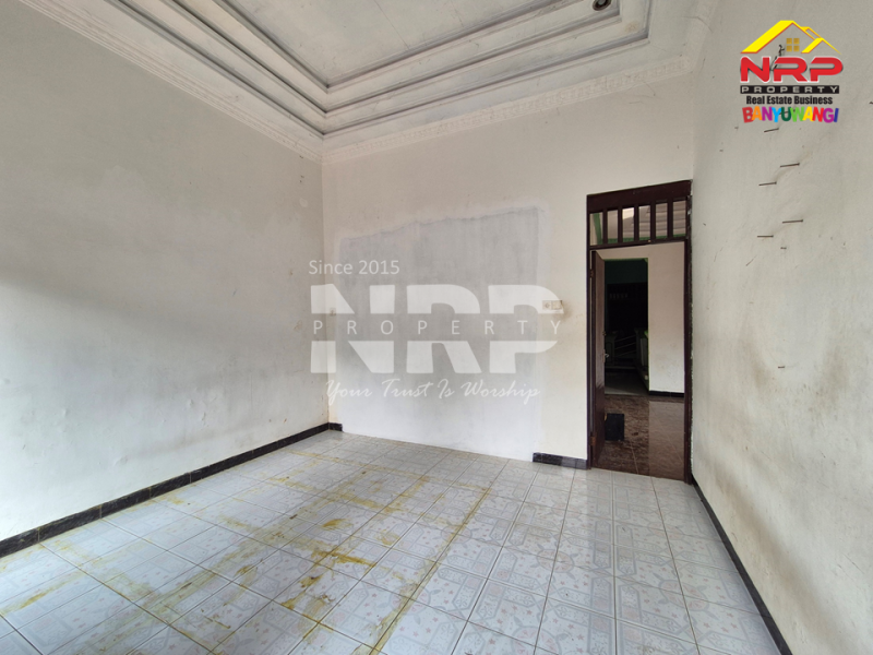 Dijual Rumah Luas Pusat Kota di JL. Adi Sucipto - Banyuwangi Dijual Rumah Luas Pusat Kota di JL. Adi Sucipto - Banyuwangi Dijual Rumah Luas Pusat Kota di JL. Adi Sucipto - Banyuwangi
Lokasi terletak di Ruas Jalan Utama Kota Banyuwangi
Lingkungan Kantor Dinas Pemerintahan, NRP BANYUWANGI