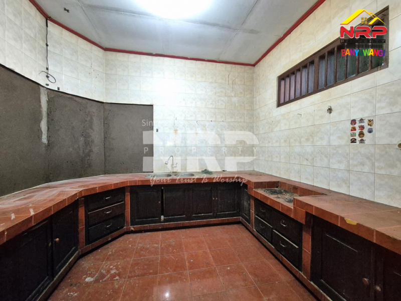 Dijual Rumah Luas Pusat Kota di JL. Adi Sucipto - Banyuwangi Dijual Rumah Luas Pusat Kota di JL. Adi Sucipto - Banyuwangi Dijual Rumah Luas Pusat Kota di JL. Adi Sucipto - Banyuwangi
Lokasi terletak di Ruas Jalan Utama Kota Banyuwangi
Lingkungan Kantor Dinas Pemerintahan, NRP BANYUWANGI