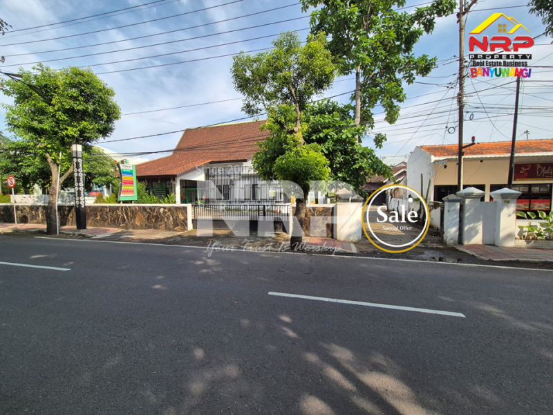 Dijual Rumah Luas Pusat Kota di JL. Adi Sucipto - Banyuwangi Dijual Rumah Luas Pusat Kota di JL. Adi Sucipto - Banyuwangi Dijual Rumah Luas Pusat Kota di JL. Adi Sucipto - Banyuwangi
Lokasi terletak di Ruas Jalan Utama Kota Banyuwangi
Lingkungan Kantor Dinas Pemerintahan, NRP BANYUWANGI