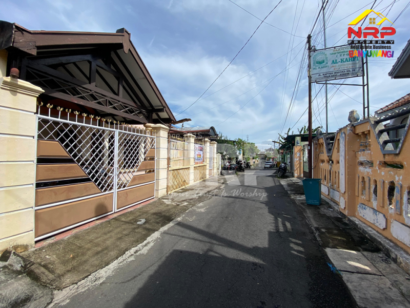 Dijual Rumah Luas  Siap Huni Di Pusat Kota Banyuwangi Dijual Rumah Luas  Siap Huni Di Pusat Kota Banyuwangi Dijual Rumah Luas&nbsp; Siap Huni Di Pusat Kota Banyuwangi
Hunian Exclusive berada di Pusat kota Banyuwangi dekat Taman Makam Pahlawan Banyuwangi. Dekat NRP BANYUWANGI