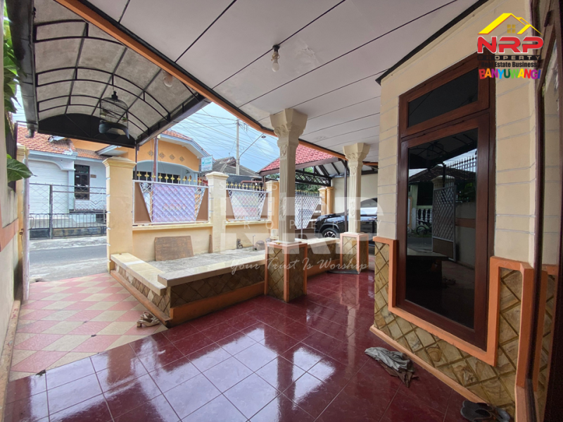 Dijual Rumah Luas  Siap Huni Di Pusat Kota Banyuwangi Dijual Rumah Luas  Siap Huni Di Pusat Kota Banyuwangi Dijual Rumah Luas&nbsp; Siap Huni Di Pusat Kota Banyuwangi
Hunian Exclusive berada di Pusat kota Banyuwangi dekat Taman Makam Pahlawan Banyuwangi. Dekat NRP BANYUWANGI