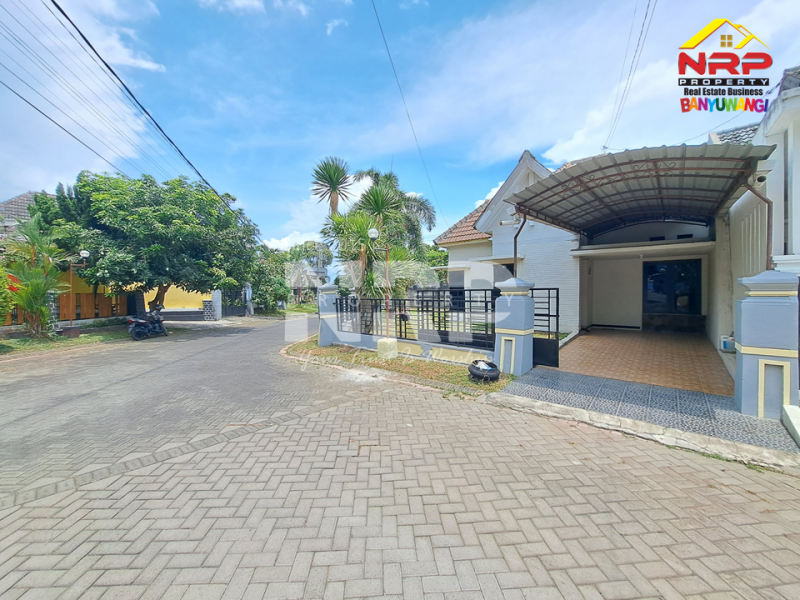 Dijual Rumah luas + taman luas punya  kenyamanan maksimal di Mendut Regency  Dijual Rumah luas + taman luas punya  kenyamanan maksimal di Mendut Regency  Dijual Rumah luas + taman luas = kenyamanan maksimal ?????
Berada di kawasan Mendut - Tamanbaru yang tenang dan sejuk.
Ruang lega, udara segar, cocok untuk NRP BANYUWANGI