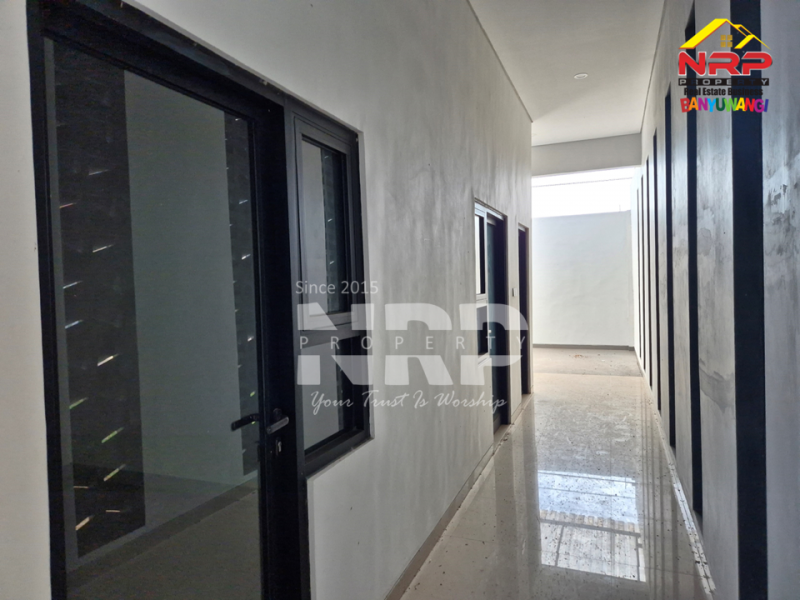 Dijual Rumah Mewah dan Baru di Kebalenan - Banyuwangi  Dijual Rumah Mewah dan Baru di Kebalenan - Banyuwangi  Dijual Rumah Mewah dan Baru di Kebalenan - Banyuwangi&nbsp;
Rumah mewah dengan desain modern, tampilan elegan, dan privasi yang lebih terjaga.
Rumah ini bisa NRP BANYUWANGI