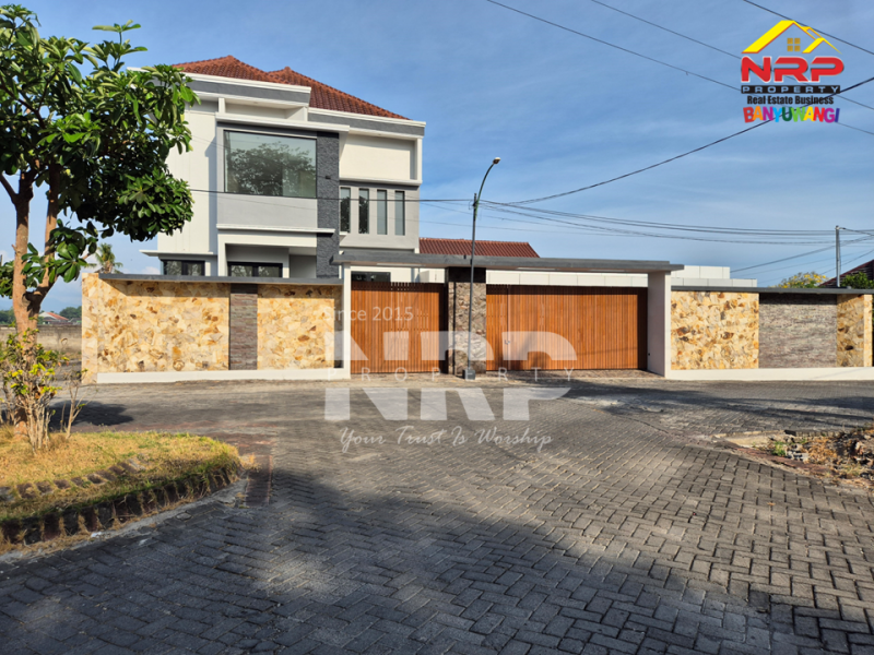 Dijual Rumah Mewah dan Baru di Kebalenan - Banyuwangi  Dijual Rumah Mewah dan Baru di Kebalenan - Banyuwangi  Dijual Rumah Mewah dan Baru di Kebalenan - Banyuwangi&nbsp;
Rumah mewah dengan desain modern, tampilan elegan, dan privasi yang lebih terjaga.
Rumah ini bisa NRP BANYUWANGI