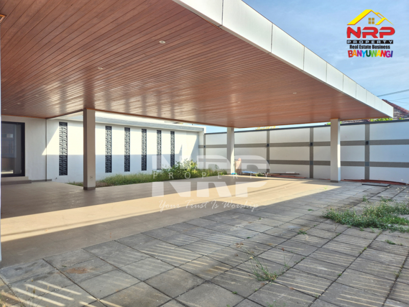 Dijual Rumah Mewah dan Baru di Kebalenan - Banyuwangi  Dijual Rumah Mewah dan Baru di Kebalenan - Banyuwangi  Dijual Rumah Mewah dan Baru di Kebalenan - Banyuwangi&nbsp;
Rumah mewah dengan desain modern, tampilan elegan, dan privasi yang lebih terjaga.
Rumah ini bisa NRP BANYUWANGI