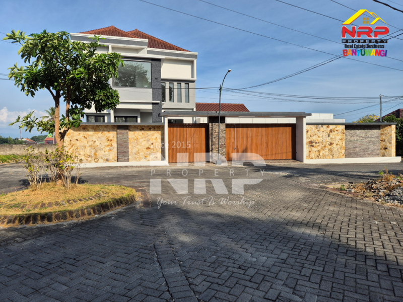 Dijual Rumah Mewah dan Baru di Kebalenan - Banyuwangi  Dijual Rumah Mewah dan Baru di Kebalenan - Banyuwangi  Dijual Rumah Mewah dan Baru di Kebalenan - Banyuwangi&nbsp;
Rumah mewah dengan desain modern, tampilan elegan, dan privasi yang lebih terjaga.
Rumah ini bisa NRP BANYUWANGI