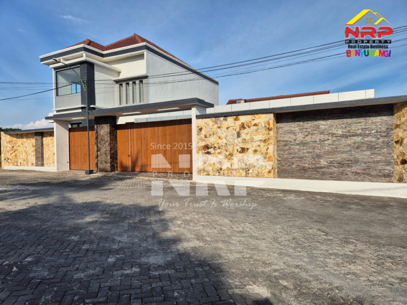 Dijual Rumah Mewah dan Baru di Kebalenan - Banyuwangi  Dijual Rumah Mewah dan Baru di Kebalenan - Banyuwangi  Dijual Rumah Mewah dan Baru di Kebalenan - Banyuwangi&nbsp;
Rumah mewah dengan desain modern, tampilan elegan, dan privasi yang lebih terjaga.
Rumah ini bisa NRP BANYUWANGI