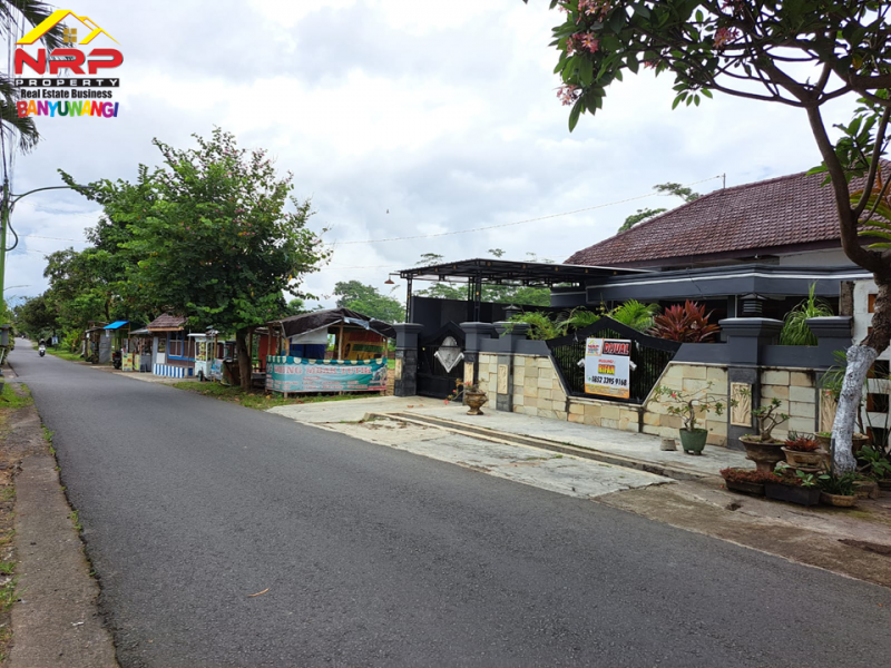 Dijual Rumah Mewah Full Prabot Di Jalan Ikan Layur, Sobo - Banyuwangi  Dijual Rumah Mewah Full Prabot Di Jalan Ikan Layur, Sobo - Banyuwangi  Dijual Rumah Mewah Full Prabot Di Jalan Ikan Layur, Sobo - Banyuwangi
Hunian Strategis di Pusat Kota . 300 Meter dari Hotel Santika Banyuwangi.
Dekat dengan NRP BANYUWANGI