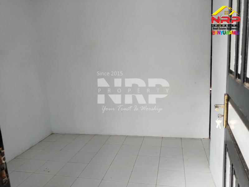 Dijual Rumah Minimal siap huni kawasan Perumahan di Kalipuro - Banyuwangi  Jual rumah banyuwangi kota 200 jutaan  Dijual Rumah Minimal siap huni kawasan Perumahan di Kalipuro - Banyuwangi&nbsp;
Lokasi strategis dekat dengan fasilitas pendidikan&nbsp;
Lingkungan asri, NRP BANYUWANGI
