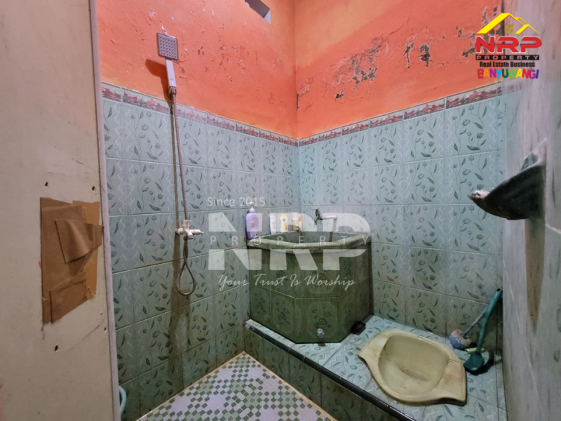 Dijual Rumah Minimalis 1,5 Lantai di Bulusan - Banyuwangi.  Dijual Rumah Minimalis 1,5 Lantai di Bulusan - Banyuwangi.  Dijual Rumah Minimalis 1,5 Lantai di Bulusan - Banyuwangi.&nbsp;
Berada dikawasan perumahan padat penduduk, Tidak jauh dari kota hanya 15 menitan&nbsp;
Dekat NRP BANYUWANGI