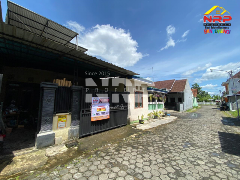 Dijual Rumah Minimalis 2 Lantai di Genteng Banyuwangi  Dijual Rumah Minimalis 2 Lantai di Genteng Banyuwangi  Dijual Rumah Minimalis 2 Lantai di Genteng Banyuwangi&nbsp;
250 Meter dari Jl. Raya Kembiritan Genteng, Cocok untuk hunian milenial. One Get Sistem dengan NRP BANYUWANGI