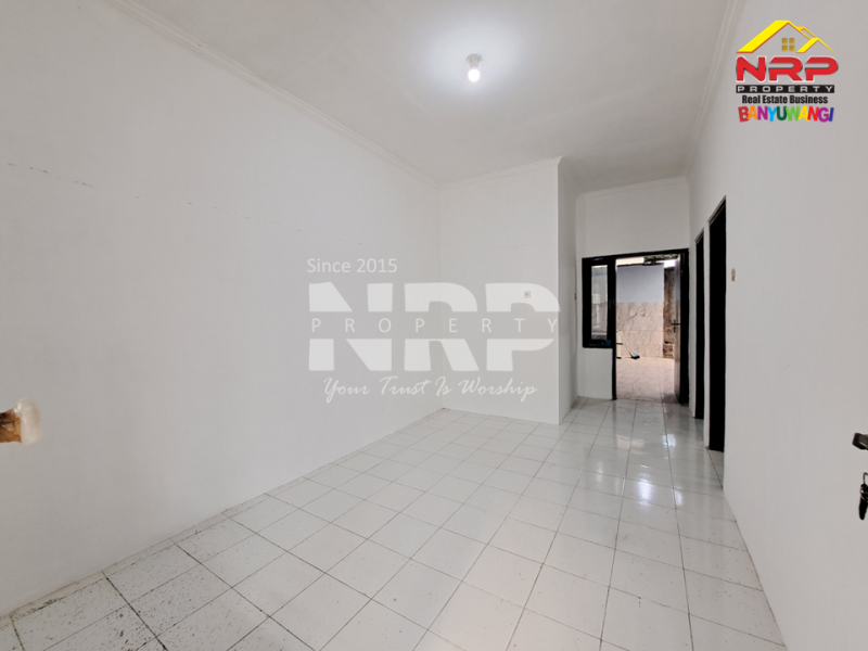 Dijual rumah minimalis 300 Jutaan di Karangrejo Banyuwangi  Dijual rumah minimalis 300 Jutaan di Karangrejo Banyuwangi  Nikmati kenyamanan minimalis di Tengah Kota Banyuwangi.&nbsp;
Hunian ideal untuk keluarga tercinta! Terletak di kawasan bisnis aktif, ramai dan padat NRP BANYUWANGI