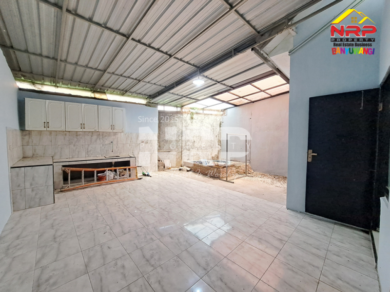 Dijual rumah minimalis 300 Jutaan di Karangrejo Banyuwangi  Dijual rumah minimalis 300 Jutaan di Karangrejo Banyuwangi  Nikmati kenyamanan minimalis di Tengah Kota Banyuwangi.&nbsp;
Hunian ideal untuk keluarga tercinta! Terletak di kawasan bisnis aktif, ramai dan padat NRP BANYUWANGI