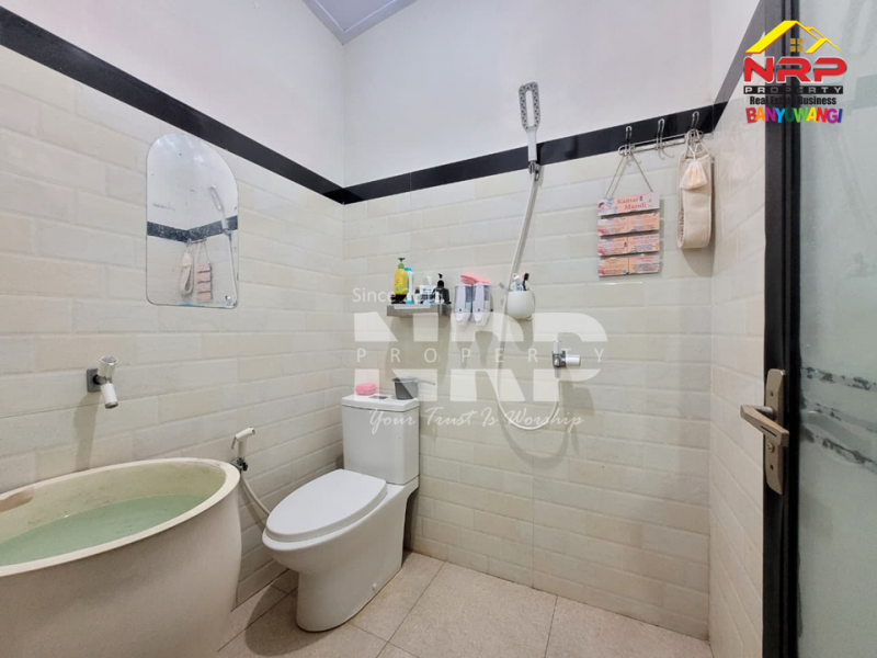 Dijual Rumah Minimalis cantik di Kebalenan - Banyuwangi  Dijual Rumah Minimalis cantik di Kebalenan - Banyuwangi  Dijual Rumah Minimalis cantik di Kebalenan - Banyuwangi&nbsp;
Hunian berada di kawasan perumahan, Lingkungan Asri, nyaman dan aman.&nbsp;

LT/LB : 60/36 NRP BANYUWANGI