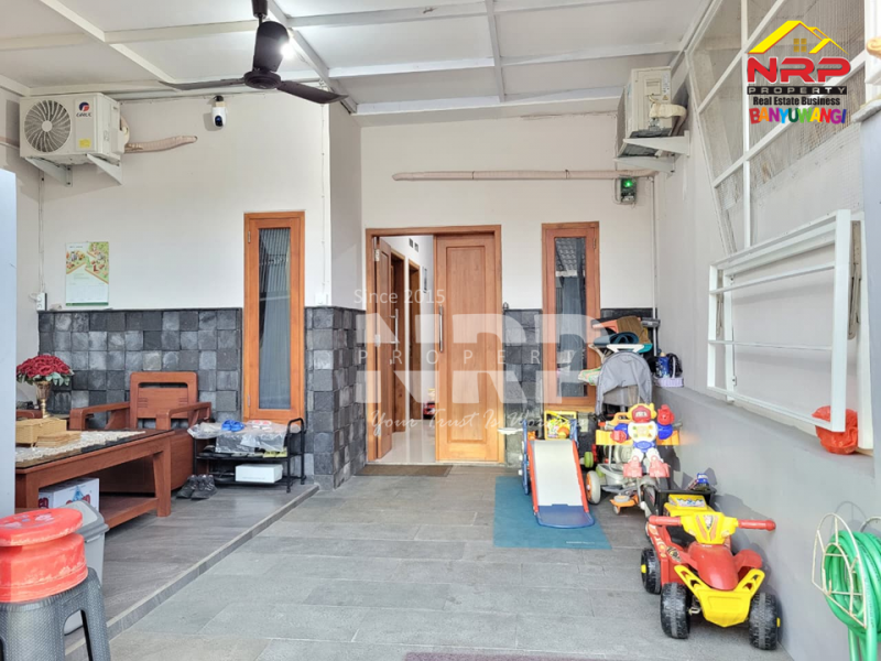 Dijual Rumah Minimalis cantik di Kebalenan - Banyuwangi  Dijual Rumah Minimalis cantik di Kebalenan - Banyuwangi  Dijual Rumah Minimalis cantik di Kebalenan - Banyuwangi&nbsp;
Hunian berada di kawasan perumahan, Lingkungan Asri, nyaman dan aman.&nbsp;

LT/LB : 60/36 NRP BANYUWANGI