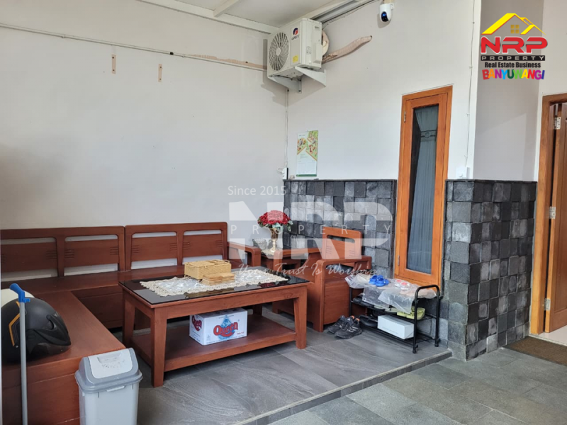 Dijual Rumah Minimalis cantik di Kebalenan - Banyuwangi  Dijual Rumah Minimalis cantik di Kebalenan - Banyuwangi  Dijual Rumah Minimalis cantik di Kebalenan - Banyuwangi&nbsp;
Hunian berada di kawasan perumahan, Lingkungan Asri, nyaman dan aman.&nbsp;

LT/LB : 60/36 NRP BANYUWANGI