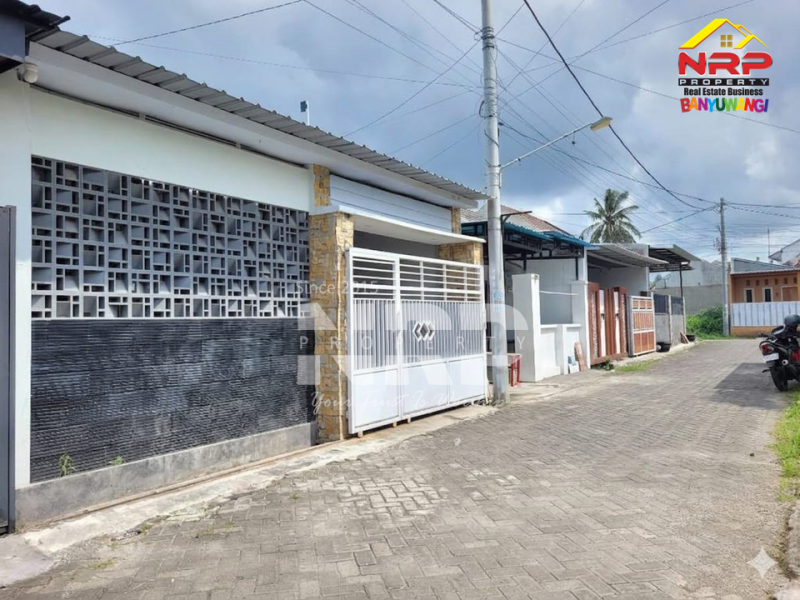 Dijual Rumah minimalis cantik di Rogojampi Dijual Rumah minimalis cantik di Rogojampi Dijual Rumah minimalis cantik di Rogojampi, cocok untuk kamu yang suka minimalis tapi clean.&nbsp;
Dekat dengan Pusat Pendidikan dan Perbelanjaan NRP BANYUWANGI