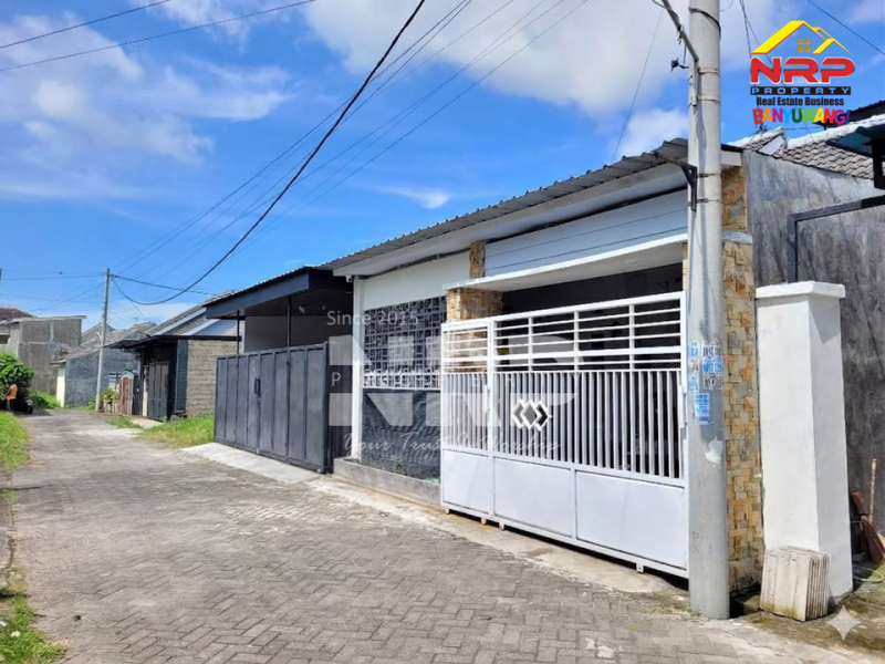 Dijual Rumah minimalis cantik di Rogojampi Dijual Rumah minimalis cantik di Rogojampi Dijual Rumah minimalis cantik di Rogojampi, cocok untuk kamu yang suka minimalis tapi clean.&nbsp;
Dekat dengan Pusat Pendidikan dan Perbelanjaan NRP BANYUWANGI