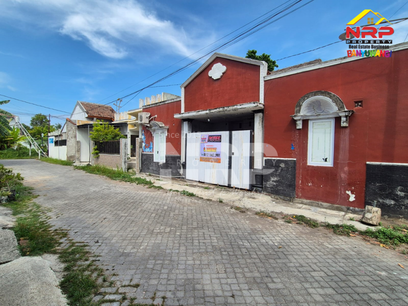 Dijual Rumah Minimalis di Belakang SMAN 1 BANYUWANGI  Dijual Rumah Minimalis di Belakang SMAN 1 BANYUWANGI  Dijual Rumah Minimalis di Belakang SMAN 1 BANYUWANGI&nbsp;
Lokasi Padat Penduduk, Cocok untuk rumah tempat tinggal.&nbsp;
Dekat Fasilitas Pendidikan, NRP BANYUWANGI