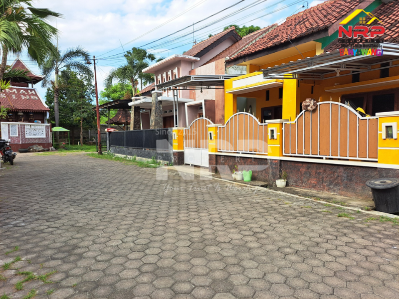 Dijual Rumah Minimalis di Kawasan Perumahan Elit Klatak - Banyuwangi  Dijual Rumah 300 Jutaan di Klatak Banyuwangi  Dijual Rumah Minimalis di Kawasan Perumahan Elit Klatak - Banyuwangi&nbsp;
One get sistem dengan Security. Dekat dengan Kawasan Hotel dan Resto NRP BANYUWANGI