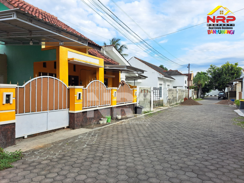 Dijual Rumah Minimalis di Kawasan Perumahan Elit Klatak - Banyuwangi  Dijual Rumah 300 Jutaan di Klatak Banyuwangi  Dijual Rumah Minimalis di Kawasan Perumahan Elit Klatak - Banyuwangi&nbsp;
One get sistem dengan Security. Dekat dengan Kawasan Hotel dan Resto NRP BANYUWANGI